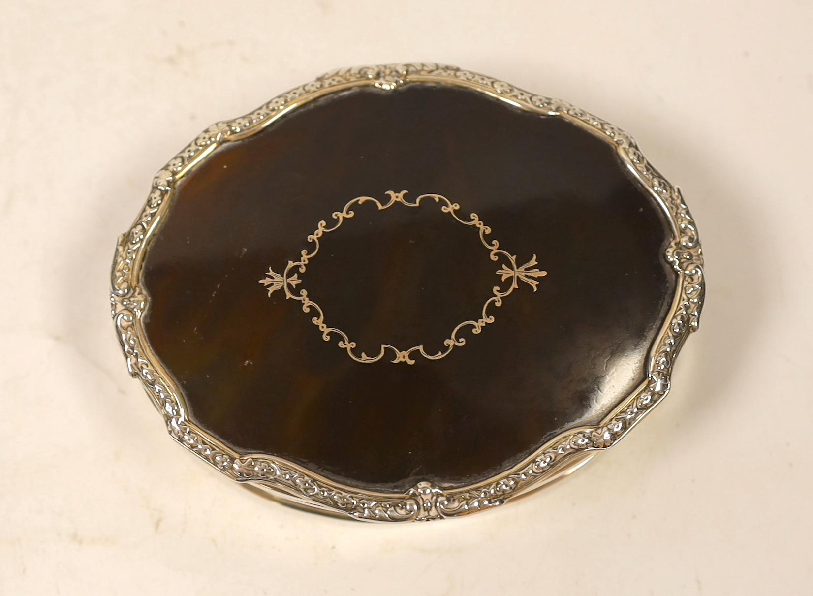 A George V silver and tortoiseshell mounted shaped oval trinket box, by Goldsmiths & Silversmiths Co Ltd, London, 1927, 98mm.